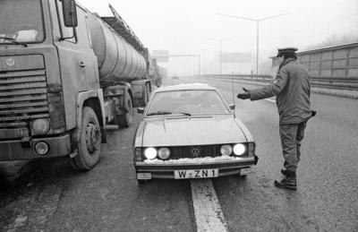 SMOG Alarm im Ruhrgebiet Essen am 18 01 1985 wurden auf Grund hoher Schadstoffwerte in der Luft-stock-foto