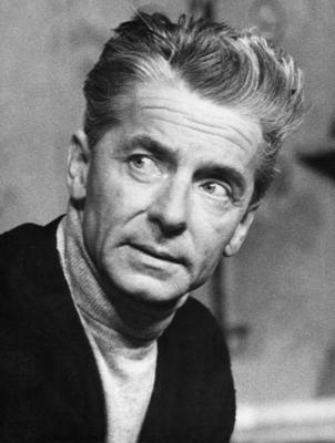 Herbert von Karajan w?hrend der Proben zur Produktion La Boheme in Mailand Karajan zeichnete f?r d-stock-foto
