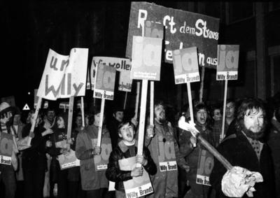 Demonstration fuer SPD/FDP-Regierung 1972 DEU, Deutschland, Bonn: Anhaenger und Freunde der Regierungskoalition der SPD/-stock-foto