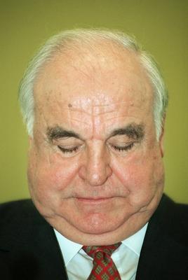 Helmut Kohl, CDU, Untersuchungsausschuss Deu, Berlin, 25.01.2001 Portrait Exbundeskanzler Helmut Kohl, CDU, mit geschlo-stock-foto
