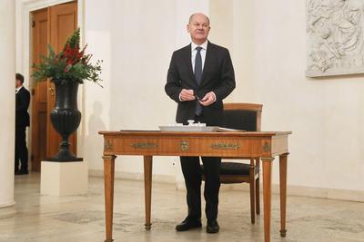 Berlin, Deutschland, 16.12.2024: Schloss Bellevue: Bundeskanzler Olaf Scholz (SPD) ist kurz nachdem er im Bundestag die-stock-photo
