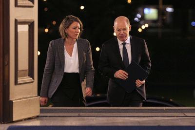 Berlin, Deutschland, 16.12.2024: Schloss Bellevue: Bundeskanzler Olaf Scholz (SPD) ist kurz nachdem er im Bundestag die-stock-photo