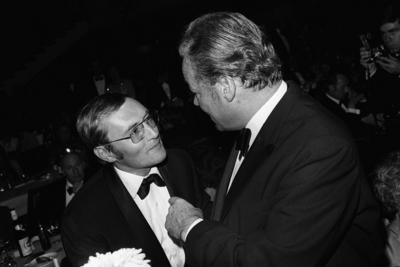 Bildnummer: 50442120  Datum: 11.11.1972  Copyright: imago/Sven SimonSpiegel-Herausgeber Rudolf Augstein (li., GER) im Gespr?ch mit Bundeskanzler Willy Brandt (GER/SPD), Personen; 1972, Journalist, Journalisten, Verleger, Verlag, Fotoshooting , Unternehmer , Politiker, Kanzler; , quer, KBsw, Gruppenbild, close, Bundespolitik, Politik, Medienunternehmen, Wirtschaft, Deutschland, Randbild, People o0 himself-stock-foto