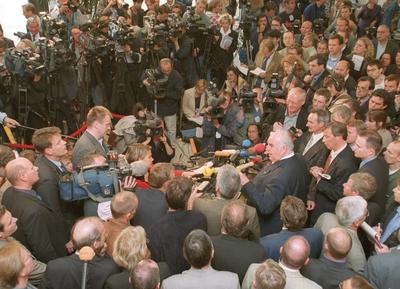 Altbundeskanzler Helmut Kohl, CDU, gab eine Pressekonferenz nach der Sitzung des CDU - Parteispenden Untersuchungsaussc-stock-foto