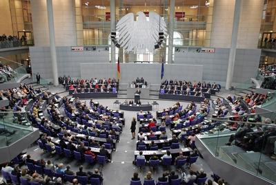 Uebersicht waehrend der Rede von Bundeskanzler Gerhard Schroeder SPD im Bundestag Schroeder st-stock-foto