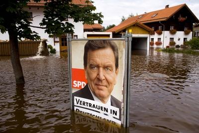 Wahlkampf im Hochwasser Copyright: JOKER/RalfxGerard JOKER050825420180-stock-foto