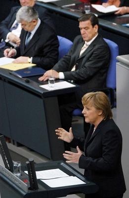 Vertrauenfrage durch Bundeskanzler Gerhard Schr?der Copyright: IMAGO./Krohn Datum : 01.07.2005 Thema: Vertrauenfrage dur-stock-foto