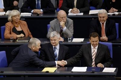 V.r.n.l., vorn: Gerhard Schr?der (Deutschland/SPD/Bundeskanzler), Joschka Fischer (Deutschland/B?ndnis90/Die Gr?nen/Au?-stock-photo