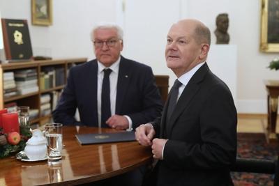 Berlin, Deutschland, 16.12.2024: Schloss Bellevue: Bundeskanzler Olaf Scholz (SPD) ist kurz nachdem er im Bundestag die-stock-photo