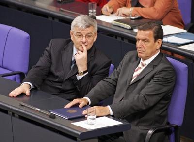 Bundeskanzler Gerhard Schroeder r SPD und Bundesaussenminister Joschka Fischer Gruene waeh-stock-foto