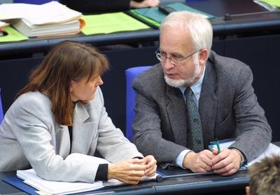 Bundesbildungsministerin Edelgard Bulmahn SPD und ihr Parlamentarischer Staatssekretaer Wolf Micha-stock-foto