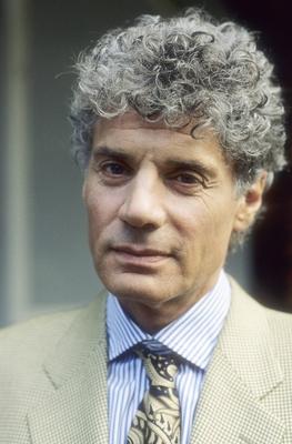 Matthias Ponnier 03 91 dar Schauspiel TV Fernsehen Mann grauhaarig Locken seri?s Jackett Krawatte ge-stock-foto
