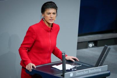 Deutscher Bundestag, 199. Plenarsitzung Dr. Sahra Wagenknecht (BSW) im Portrait bei ihrer Rede zum Tagesordnungspunkt Re-stock-photo