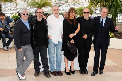 ANNES, FRANCE - MAY 15: (Left to Right) Directors Pedro Almodovar, Alejandro De La Iglesia, Fernando Trueba, Isabel Coi-stock-foto