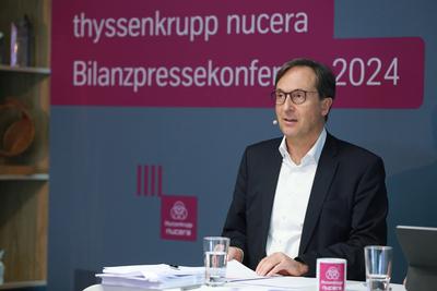 17.12. 2024 Dortmund, Bilanzpressekonferenz von thyssenkrupp nucera im neuen Geb?ude an der Stadtkrone Ost. Im Bild: CEO-stock-foto