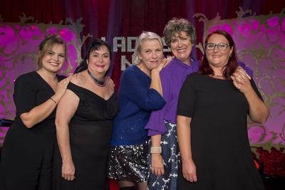 Von links Fee BADENIUS Comedienne Saengerin Lizzy AUMEIER Comedienne Gerburg JAHNKE Moderator-stock-foto