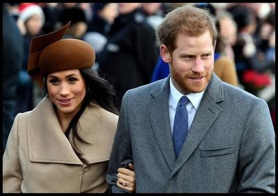 . 25/12/2017. Sandringham , United Kingdom. HM Queen Elizabeth II Christmas Day Church Service. Prince Harry and Meghan-stock-foto