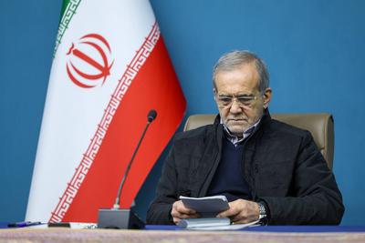 Iranian President Masoud Pezeshkian attends a meeting on housing for the Iranian armed forces-stock-foto