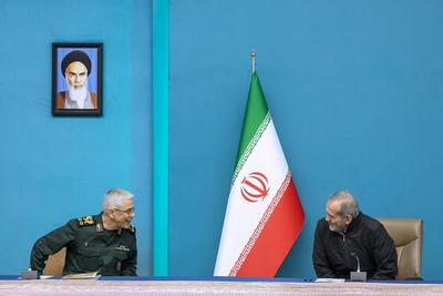 Iranian President Masoud Pezeshkian attends a meeting on housing for the Iranian armed forces-stock-foto