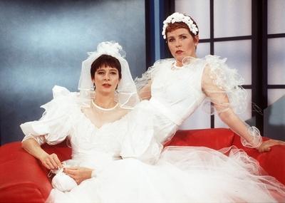 Wenn die beiden erfolgreichsten Kom?diantinnen der deutschen Kleinkunstszene das Frauenkabarett Duo-stock-photo