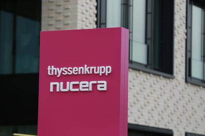 17.12. 2024 Dortmund, Bilanzpressekonferenz von thyssenkrupp nucera im neuen Geb?ude an der Stadtkrone Ost. *** 17 12 20-stock-foto
