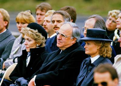 Nancy Reagan, Bundeskanzler Helmut Kohl und Hannelore Kohl in Bergen-Belsen Archiv Foto Nancy Reagan, Bundeskanzler Helm-stock-foto