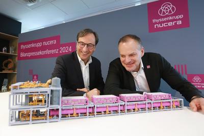 17.12. 2024 Dortmund, Bilanzpressekonferenz von thyssenkrupp nucera im neuen Geb?ude an der Stadtkrone Ost. CEO Dr. Wern-stock-foto