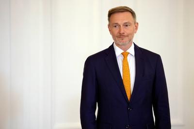 Bundesminister der Finanzen Christian Lindner, Deutschland, Berlin, Schloss Bellevue, Am 07.11.2024, h?ndigt Bundespr?si-stock-foto