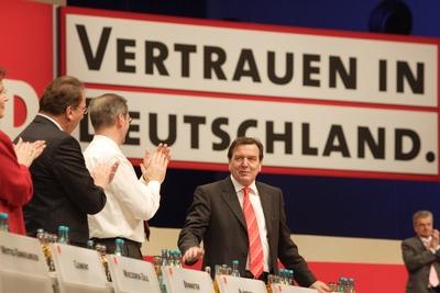 Abschied von Gerhard SCHROEDER SPD als Bundeskanzler auf dem SPD Parteitag in Karlsruhe 14 11-stock-photo
