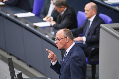Berlin, Deutschland, 16.12.2024: Deutscher Bundestag: 205. Bundestagssitzung - Vertrauensfrage: CDU-Chef Friedrich Merz-stock-foto