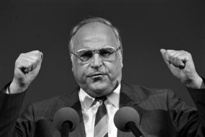 Bundeskanzler Helmut Kohl bei einer Veranstaltung zur B?rgerschaftswahl in Hamburg im Mai 1987 *** Federal Chancellor He-stock-photo