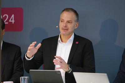 17.12. 2024 Dortmund, Bilanzpressekonferenz von thyssenkrupp nucera im neuen Geb?ude an der Stadtkrone Ost. Im Bild: CEO-stock-foto