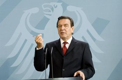 Bildnummer: 58867985  Datum: 02.09.2005  Copyright: imago/IPONGerhard Schroeder, Statement Hurrikan-Hilfe DEU, Berlin, 02.09.2005 Bundeskanzler Gerhard Schroeder, SPD, Statement zu den Hilfangeboten der Bundesregierung fuer die Opfer des Hurrikans Katrina. Deutsche Politik, Bundespolitik, Deutschland, Schr?der, Geste Gestik, Portrait, Portr?t, Portraet, HF. Chancellor Gerhard Schroeder, SPD, at statement about the Hurrikan Katrina. Germany, Party, Politics, German, Politican. kbdig 2005 quer Politik SPD Bundeskanzler  58867985 Date 02 09 2005 Copyright Imago  Gerhard Schroeder Statement Hurricane Help DEU Berlin 02 09 2005 Federal Chancellor Gerhard Schroeder SPD Statement to the  the Federal government for the Victims the Hurricanes Katrina German politics Federal politics Germany Schr?der Gesture Gesture Portrait Portrait Portrait HF Chancellor Gerhard Schroeder SPD AT Statement About The Hurricane Katrina Germany Party POLITICS German  Kbdig 2005 horizontal politics SPD Federal Chancellor-stock-foto