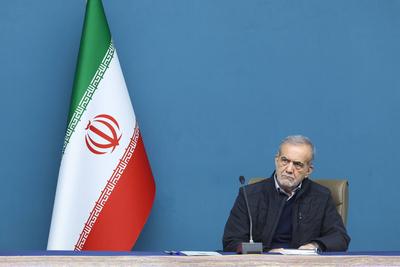 Iranian President Masoud Pezeshkian attends a meeting on housing for the Iranian armed forces-stock-foto