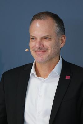 17.12. 2024 Dortmund, Bilanzpressekonferenz von thyssenkrupp nucera im neuen Geb?ude an der Stadtkrone Ost. Im Bild: CEO-stock-foto