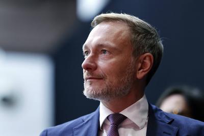 Politiker Christian Lindner (FDP), Bundesminister f?r Finanzen, spricht beim B?rgerdialog JETZT im B?rgerhaus Stollwerck-stock-foto
