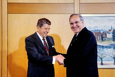 Ronald Reagan US Pr?sident und Helmut Kohl, Deutscher Bundeskanzler Archiv Foto Ronald Reagan US Pr?sident und Helmut Ko-stock-photo