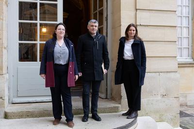 Meeting between French Prime Minister and political leaders-stock-photo