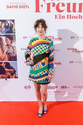 17.12.2024. Essen. Kino-Premiere in der Essener Lichtburg. FESTE & FREUNDE – EIN HOCH AUF UNS! Hier: Katia Fellin. Essen-stock-photo