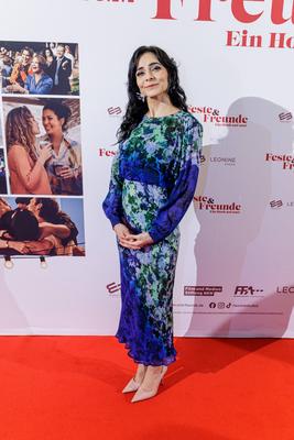 17.12.2024. Essen. Kino-Premiere in der Essener Lichtburg. FESTE & FREUNDE – EIN HOCH AUF UNS! Hier: Pegah Ferydoni. Ess-stock-photo