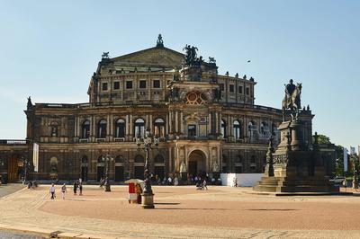Dresden, Germany - June 2, 2019: Opera Dresden Copyright: xVitaliixVitleox-stock-foto