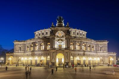 Dresden Altstadt Semperoper am Theaterplatz mit K?nig Johann Denkmal am Abend. Dresden Sachsen Deutschland *** Dresden O-stock-photo
