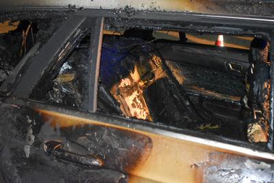 Mercedes vollst?ndig ausgebrannt-stock-foto