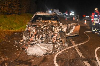 Mercedes vollst?ndig ausgebrannt-stock-foto