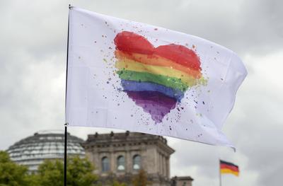 Regenbogenflagge bei Berliner Tuntenspaziergang, Berlin, 09. Juli 2022 Deutschland, Berlin, 9. Juli 2022, Regenbogenflag-stock-photo