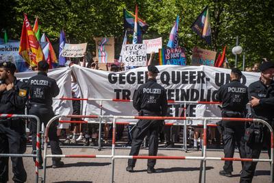 Demonstration von M?nchen ist Bunt in Unterst?tzung zur Drag Vorlesung M?nchen Am 13. Juni 2023 versammelten sich hunder-stock-photo