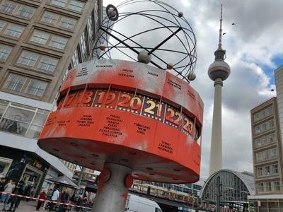 News Bilder des Tages Berlin, Deutschland, 17.10.2023: Protest von Klimaaktivisten der Letzten Generation am Alexanderpl-stock-foto