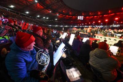 20.000 Besucher beim Stadionsingen in Hannover-stock-photo