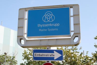 Blick am Freitag (12.07.2024) in der Hansestadt Wismar (Nordwestmecklenburg) auf die Firma Thyssenkrupp Marine Systems (-stock-foto