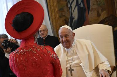 ITALY - REL - POPE FRANCIS DURING A PRIVATE AUDIENCE VIETNAMESE RESIDENTS OF THE UNITED STATES BENEFACTOR OF THE PONTIFICAL MISSIONARY WORK 19-12-2024-stock-foto